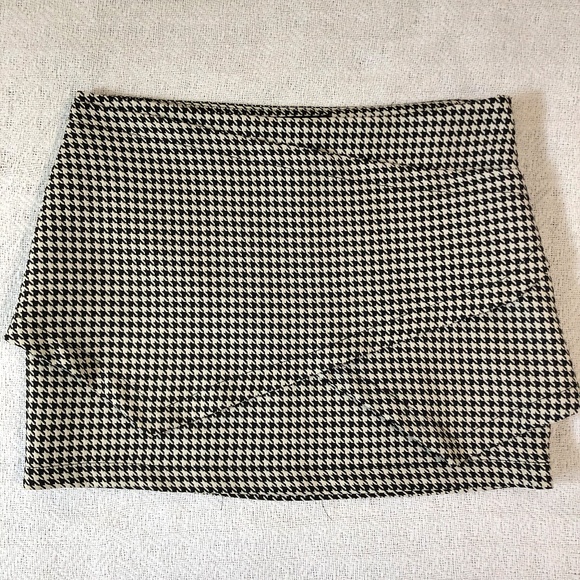[130] ZARA Black & White Mini Skirt - Picture 1 of 4